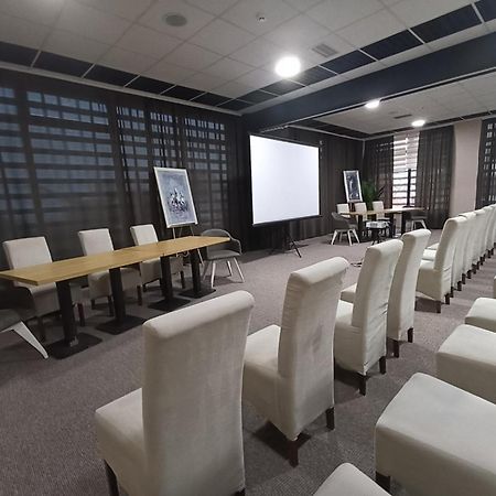 Garnet Hotel & Event Centar Ruma Exteriér fotografie