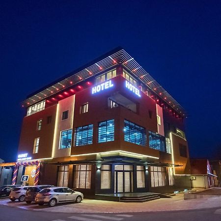 Garnet Hotel & Event Centar Ruma Exteriér fotografie