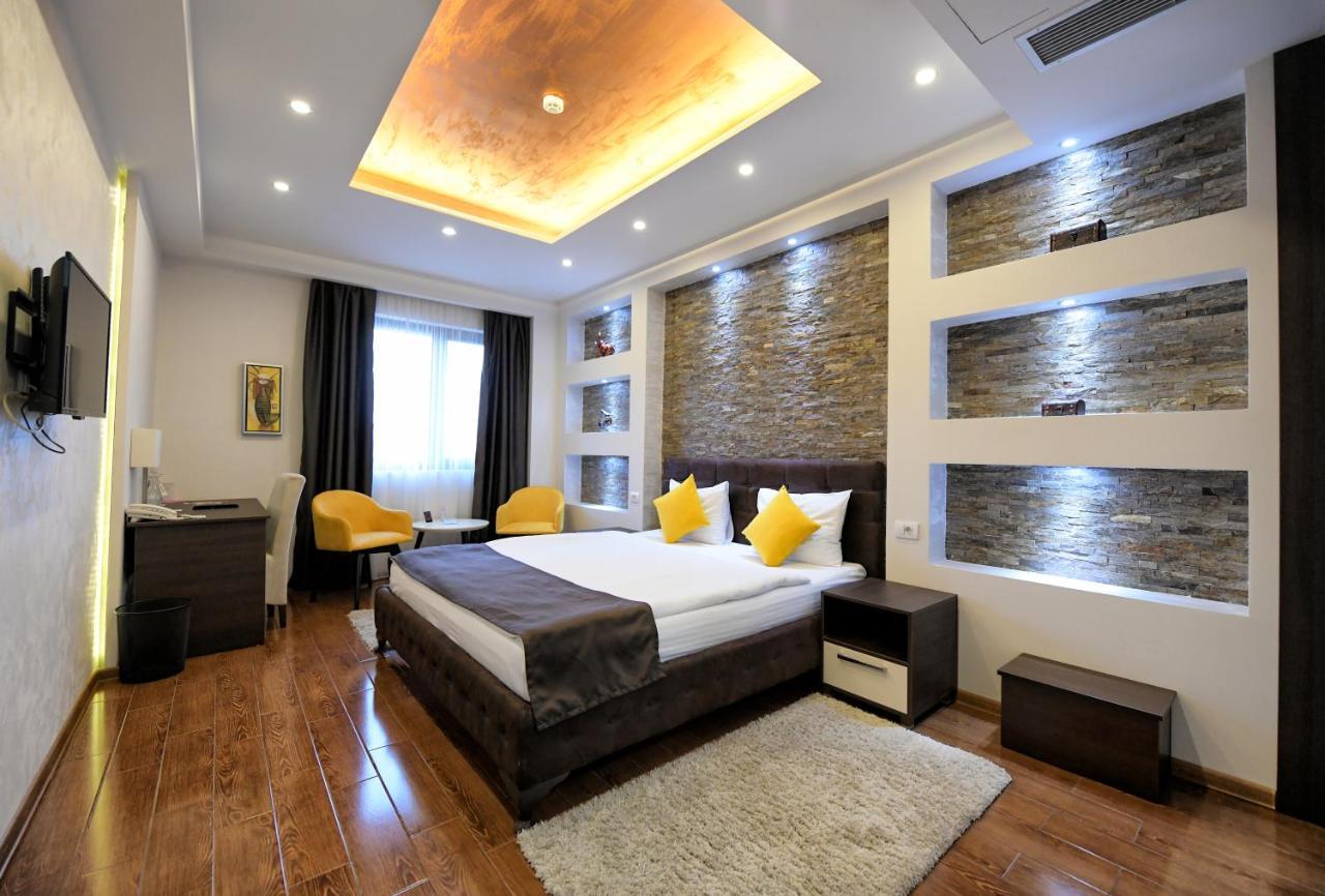 Garnet Hotel & Event Centar Ruma Exteriér fotografie