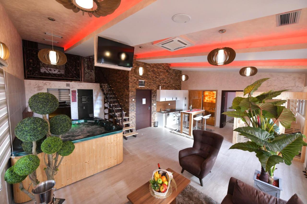 Garnet Hotel & Event Centar Ruma Exteriér fotografie