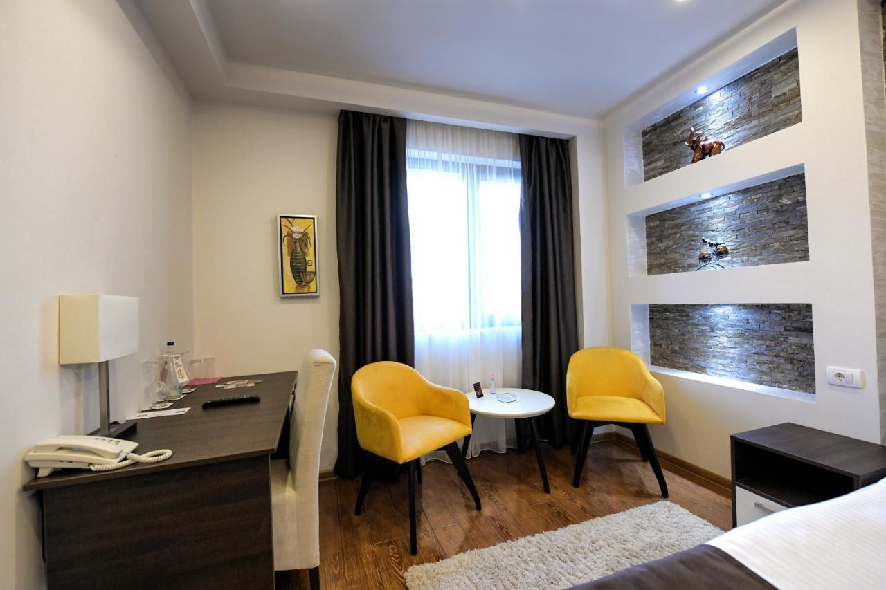 Garnet Hotel & Event Centar Ruma Exteriér fotografie