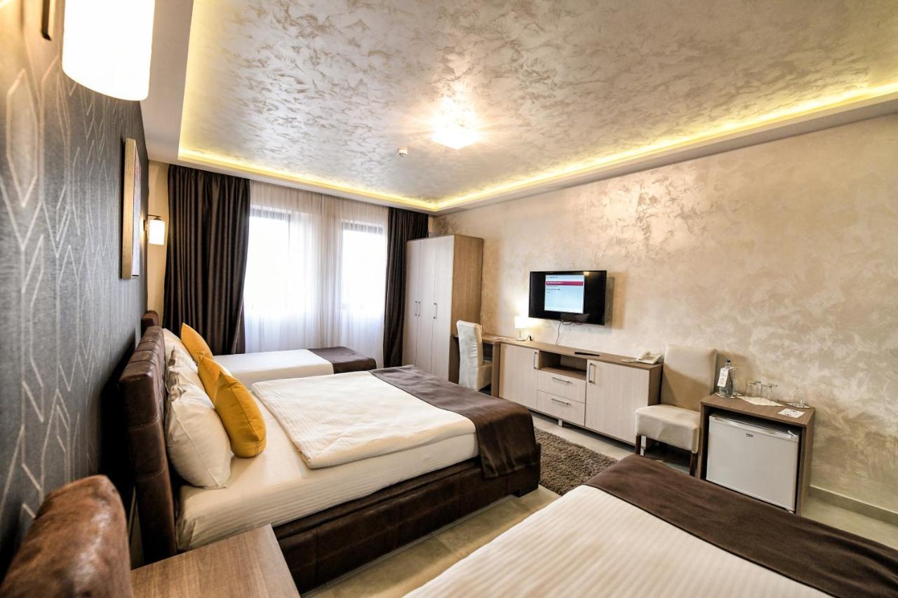 Garnet Hotel & Event Centar Ruma Exteriér fotografie