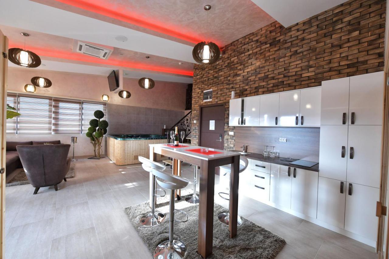 Garnet Hotel & Event Centar Ruma Exteriér fotografie