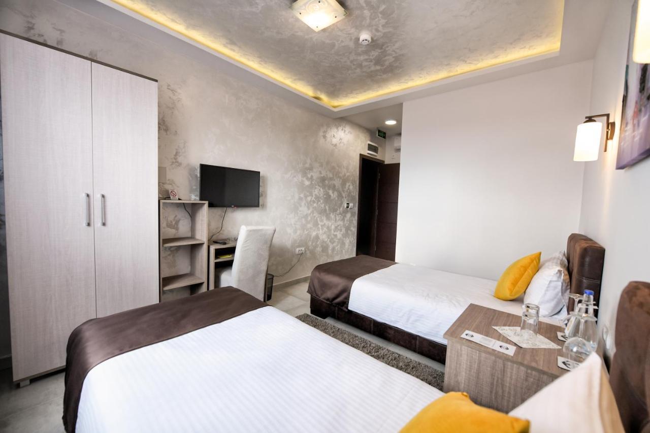 Garnet Hotel & Event Centar Ruma Exteriér fotografie