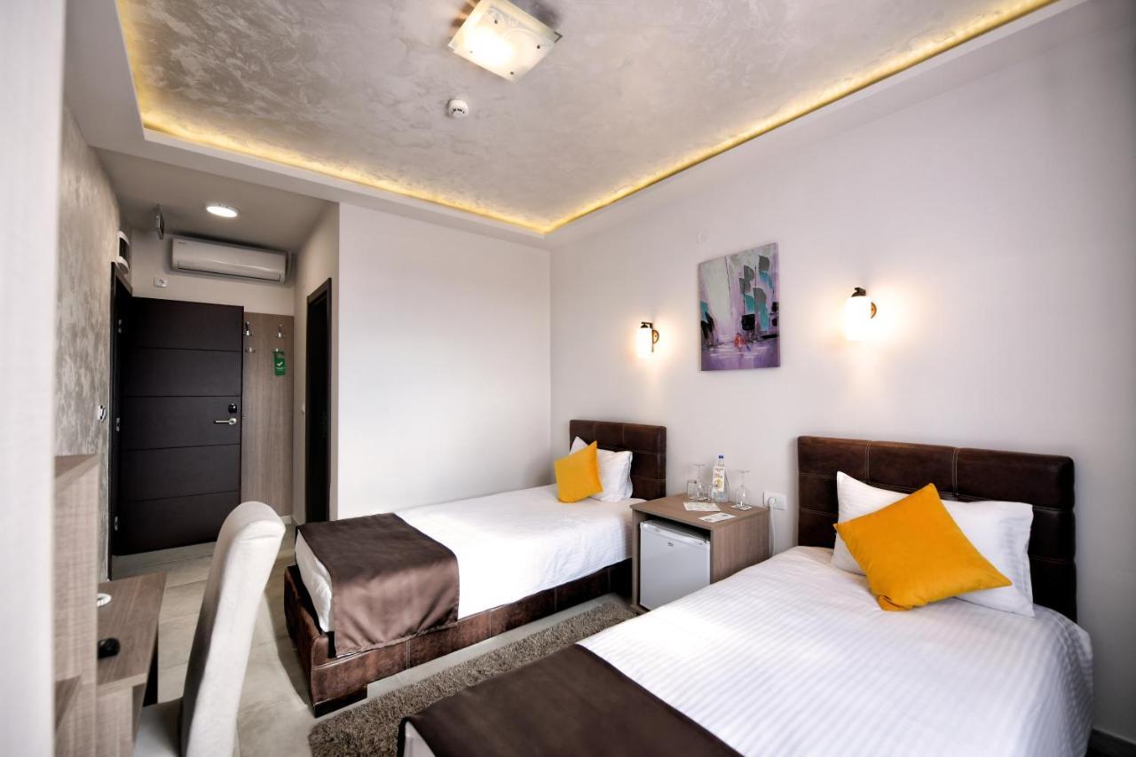Garnet Hotel & Event Centar Ruma Exteriér fotografie