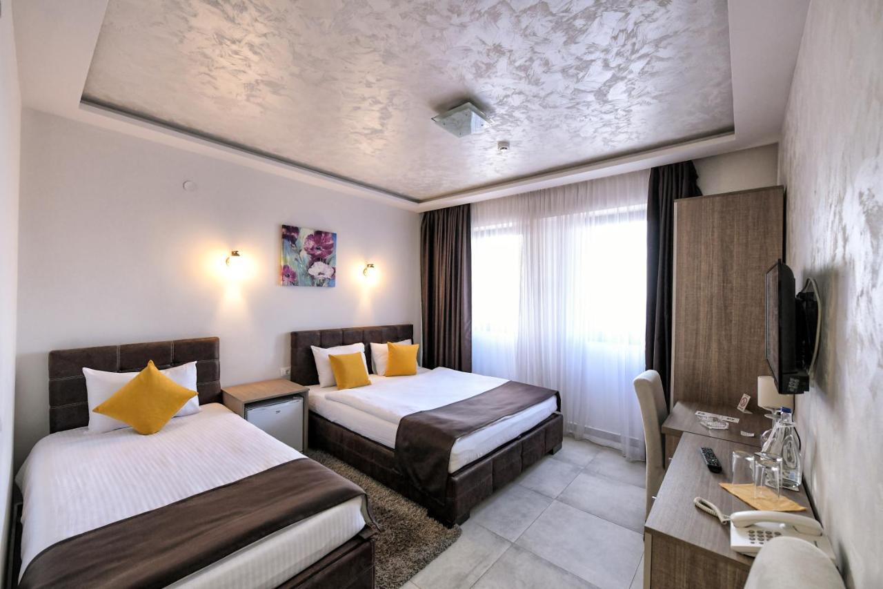 Garnet Hotel & Event Centar Ruma Exteriér fotografie
