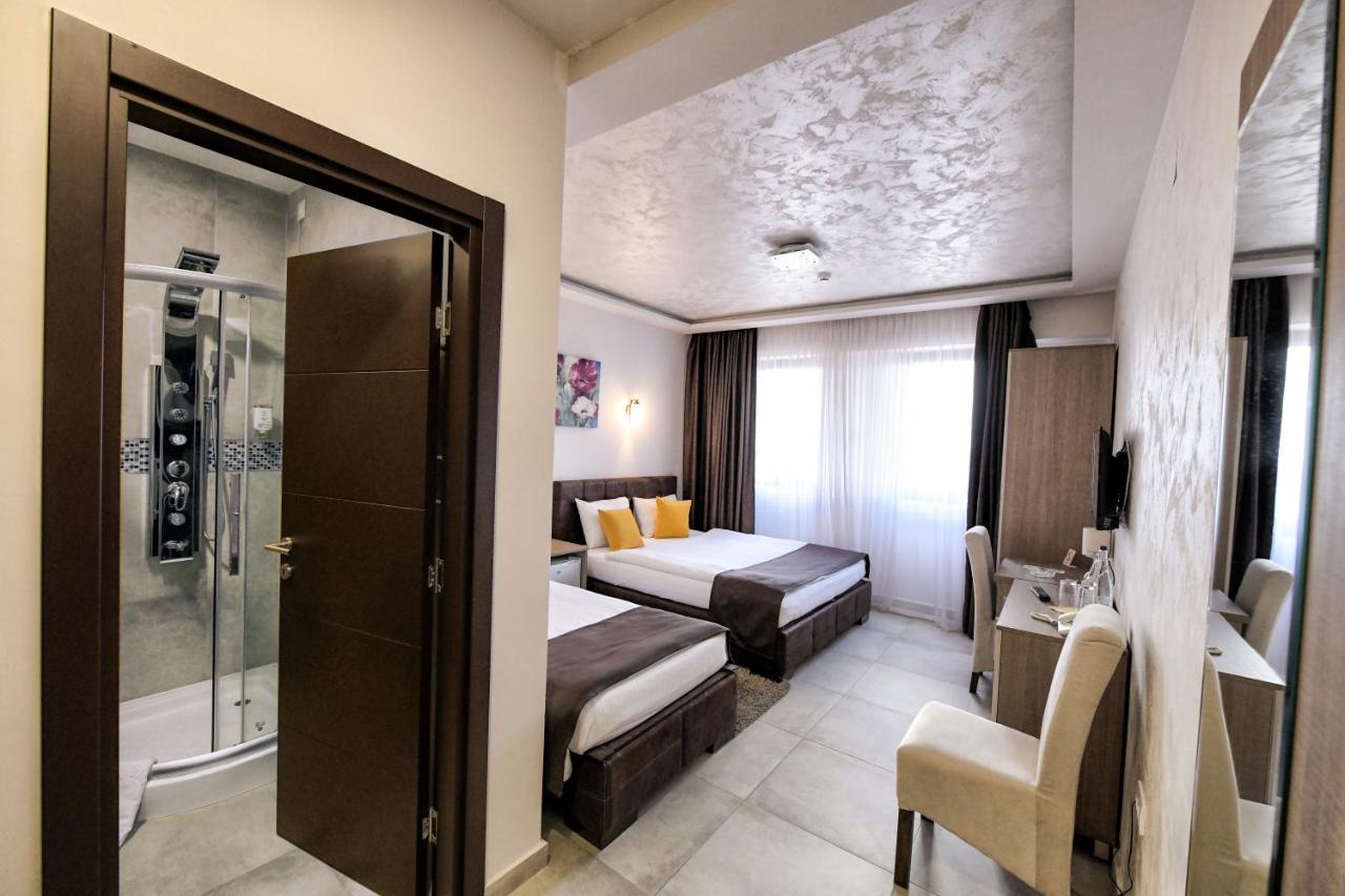 Garnet Hotel & Event Centar Ruma Exteriér fotografie
