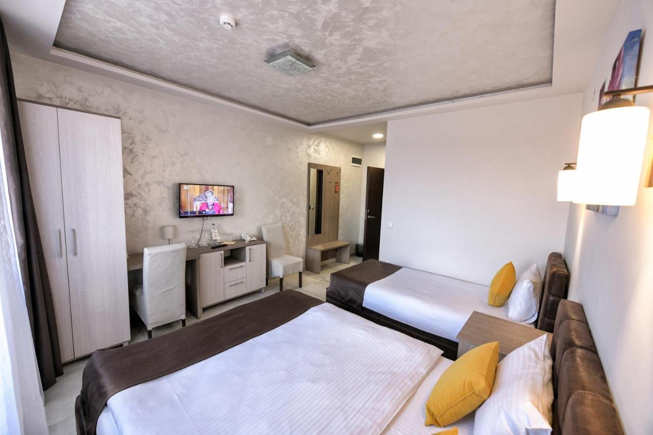 Garnet Hotel & Event Centar Ruma Exteriér fotografie