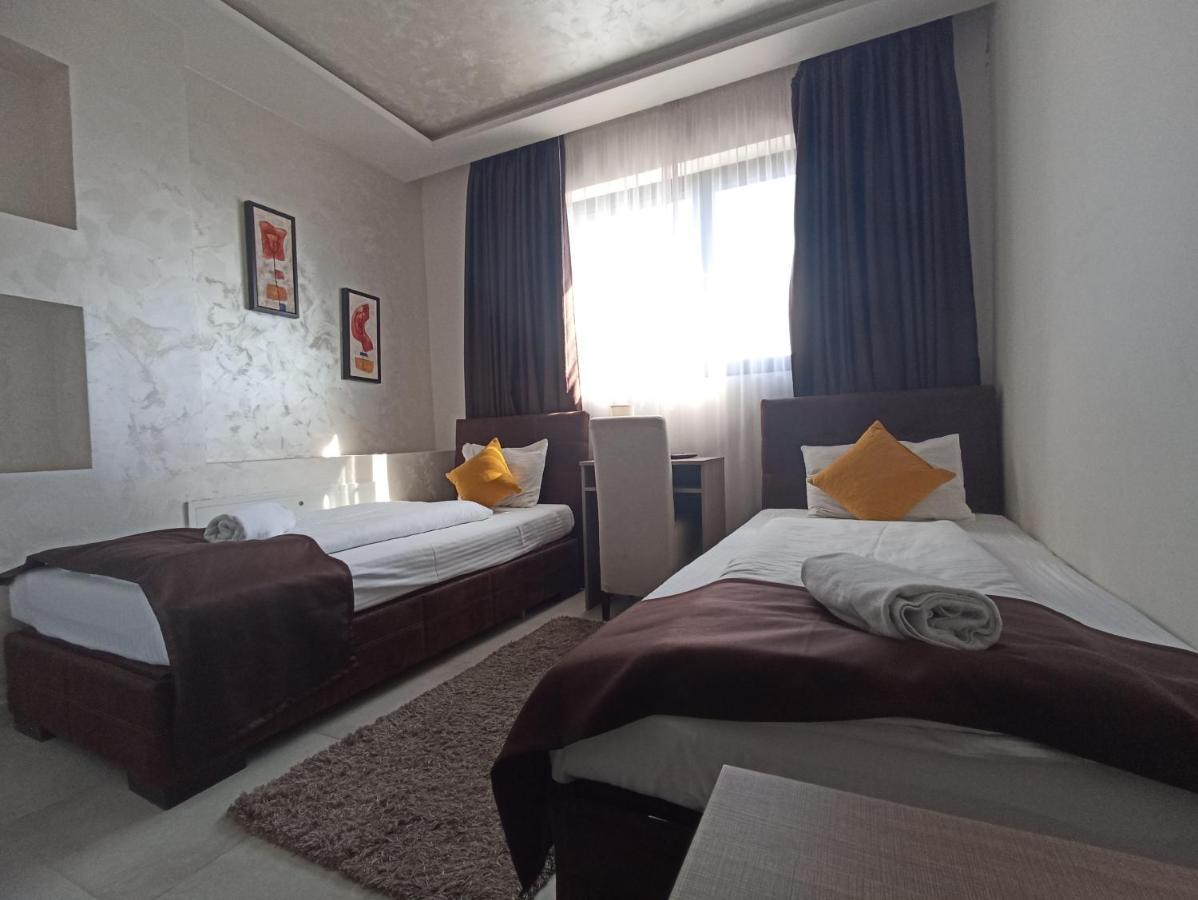 Garnet Hotel & Event Centar Ruma Exteriér fotografie