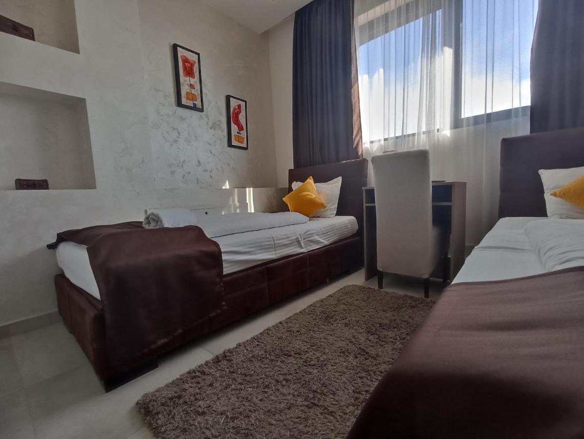 Garnet Hotel & Event Centar Ruma Exteriér fotografie