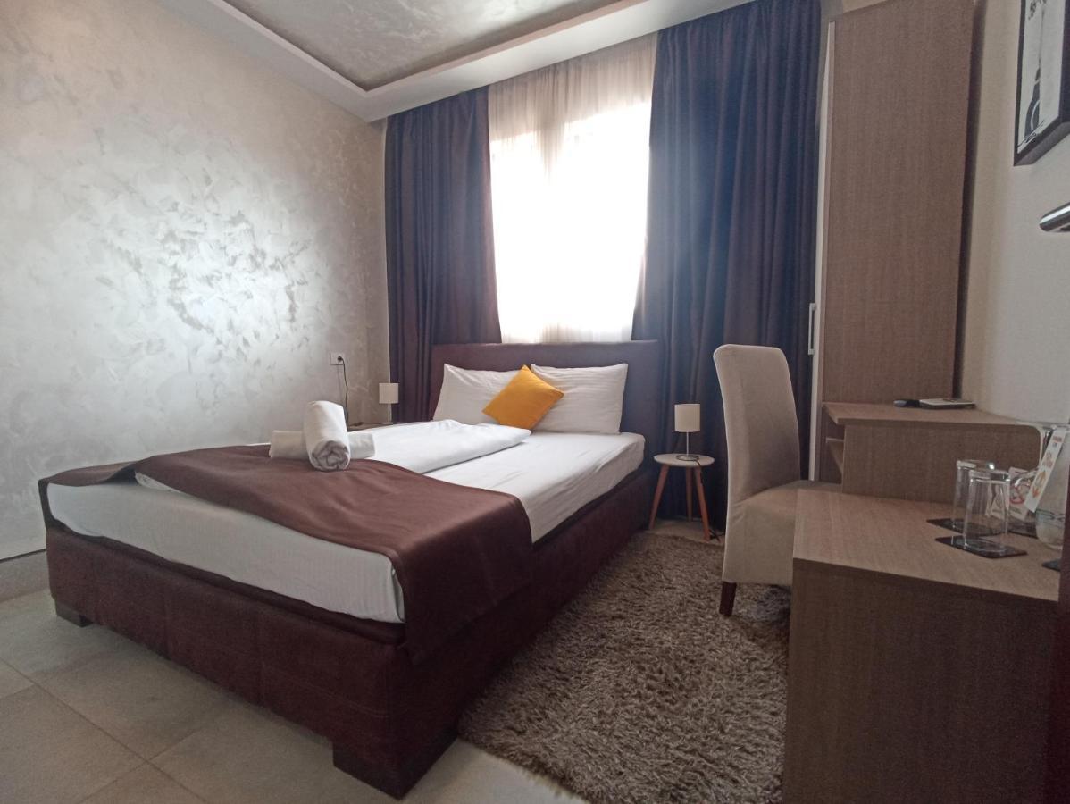 Garnet Hotel & Event Centar Ruma Exteriér fotografie