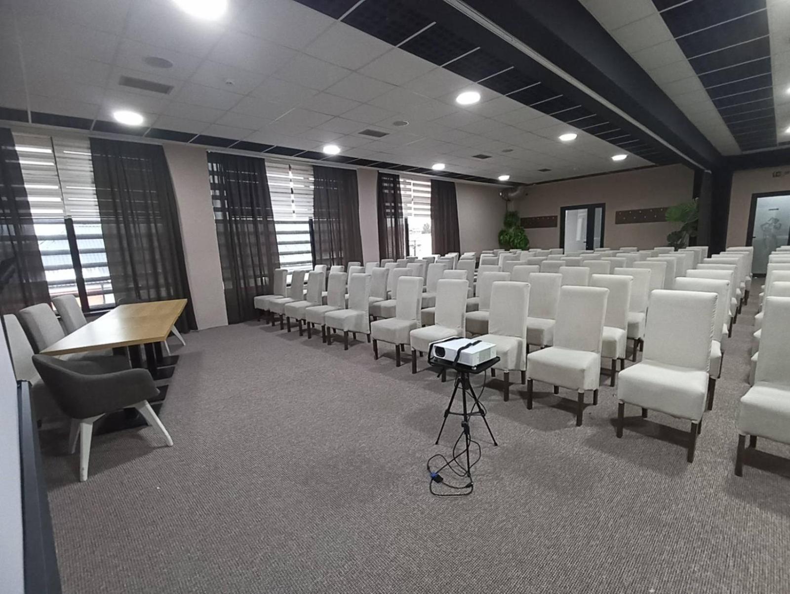 Garnet Hotel & Event Centar Ruma Exteriér fotografie