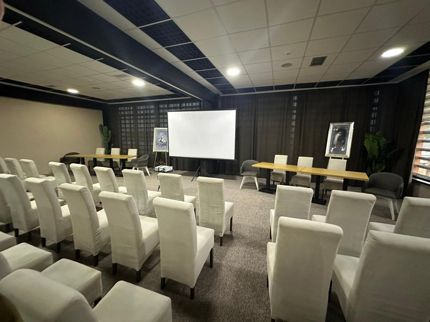 Garnet Hotel & Event Centar Ruma Exteriér fotografie