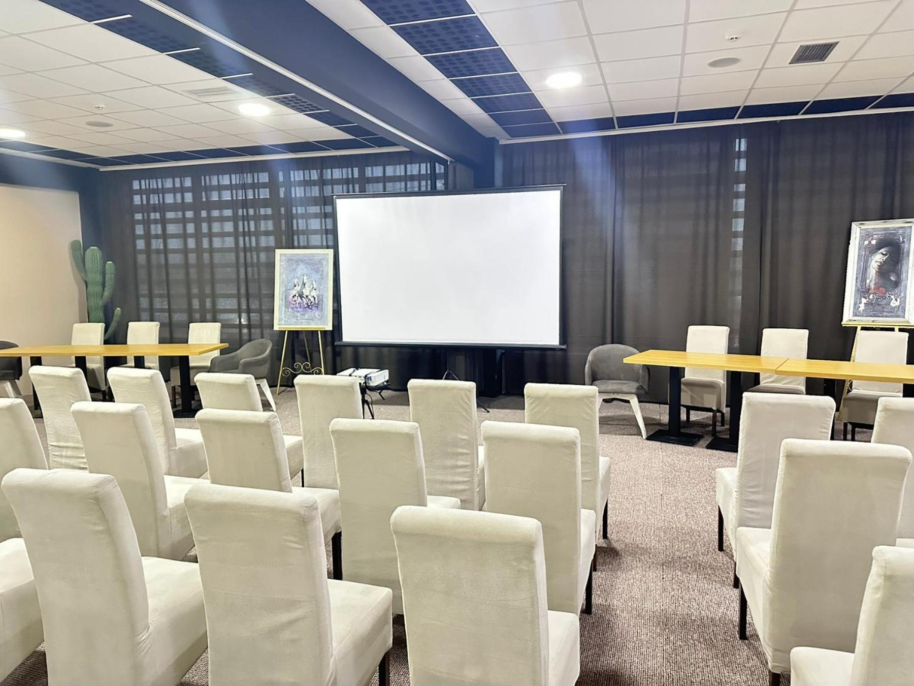 Garnet Hotel & Event Centar Ruma Exteriér fotografie