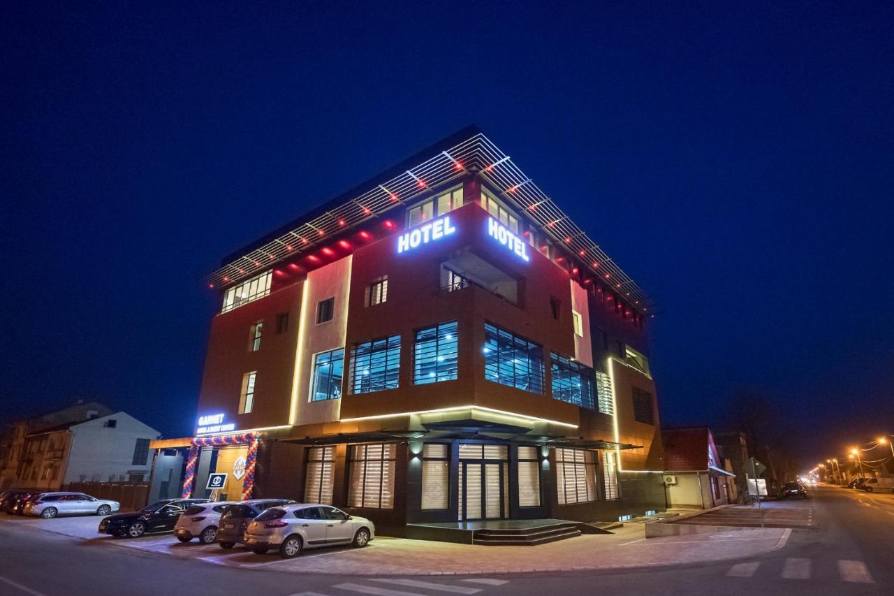 Garnet Hotel & Event Centar Ruma Exteriér fotografie