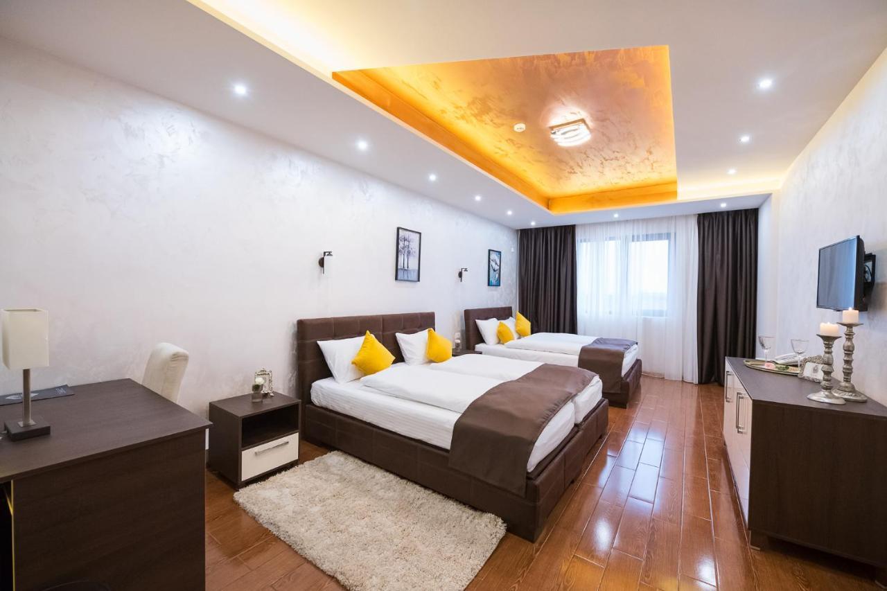 Garnet Hotel & Event Centar Ruma Exteriér fotografie