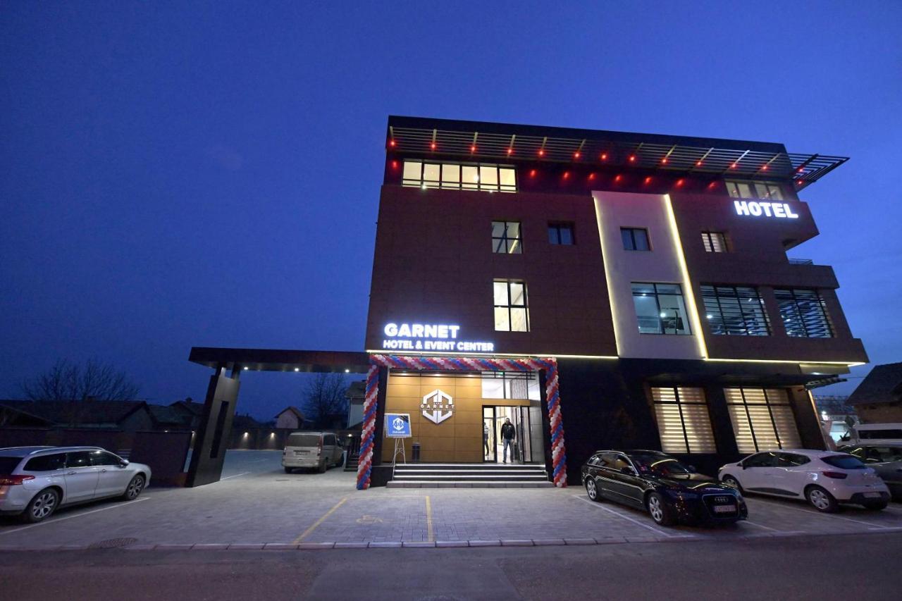 Garnet Hotel & Event Centar Ruma Exteriér fotografie