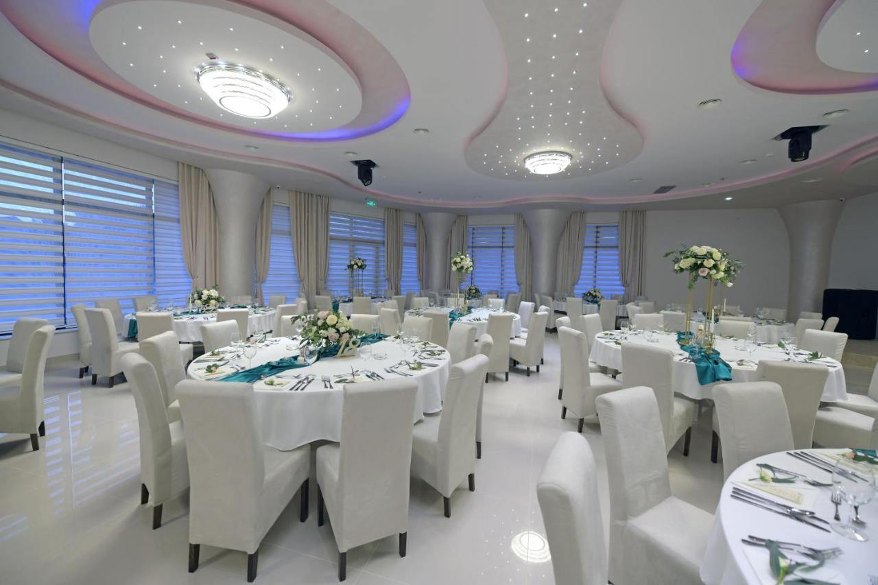 Garnet Hotel & Event Centar Ruma Exteriér fotografie