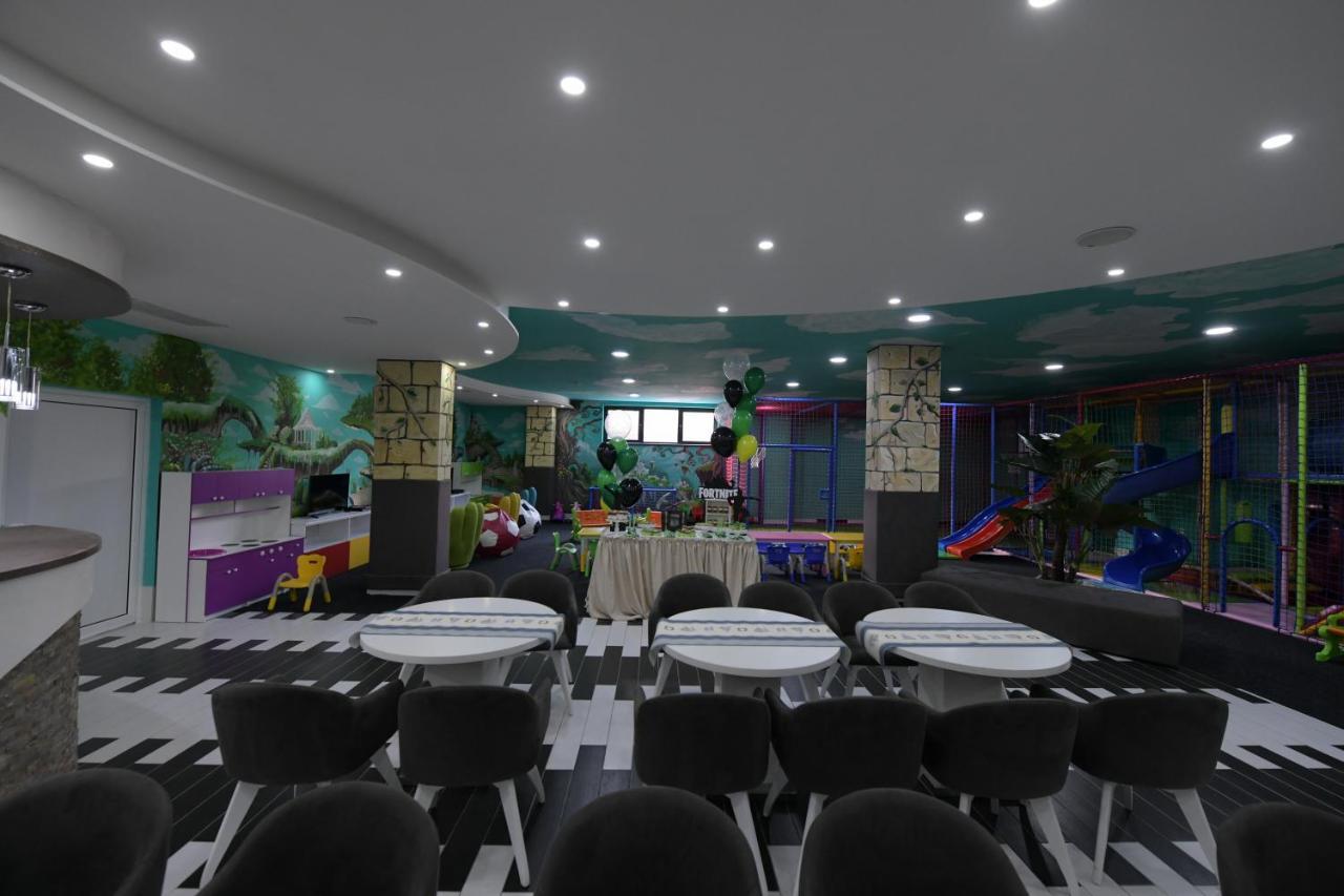 Garnet Hotel & Event Centar Ruma Exteriér fotografie