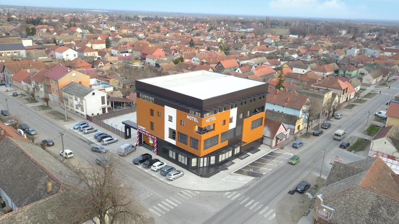 Garnet Hotel & Event Centar Ruma Exteriér fotografie